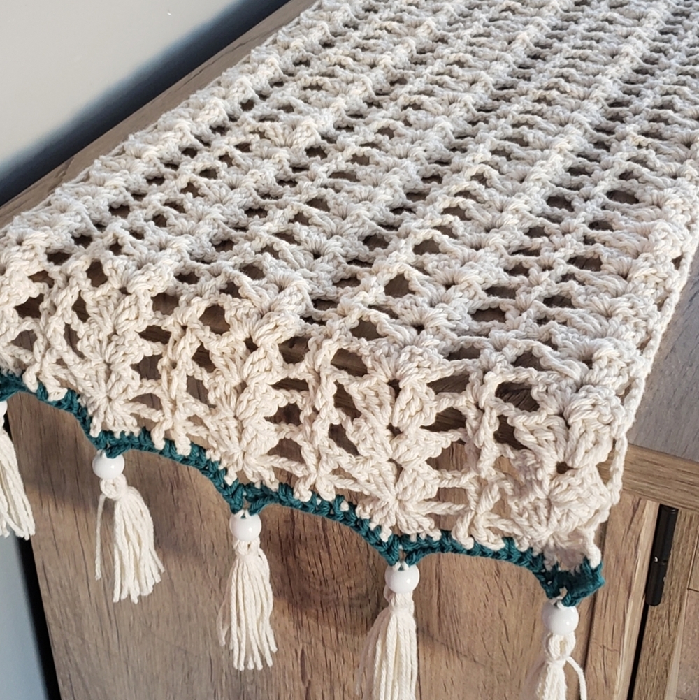 Table Runner Handcrochet - Picture 3 of 3